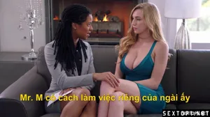 Cô gái trẻ tóc dài tuổi còn trẻ trò chuyện cùng chồng ở nhà, tràn đầy sức trẻ, đây chính là gu của giới trẻ