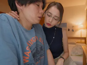 Anh muốn ăn cơm hay "ăn" em?