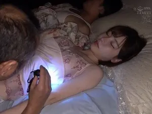 Ông xã bất lực nhìn vợ yêu Ayaka Tomoda làm tình với người khác