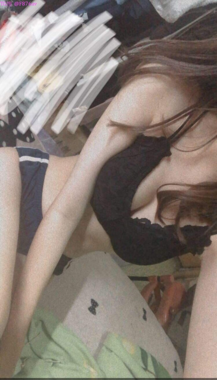"Em chỉ biết massage, anh có yêu em không?"