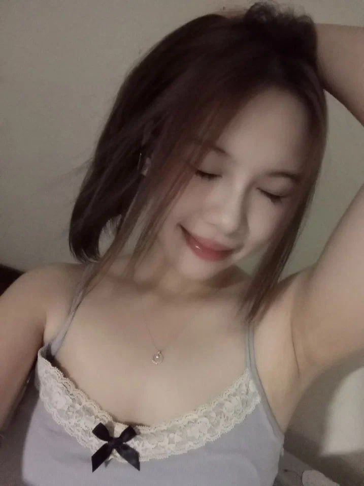 Cô gái trẻ này thực sự xinh đẹp và có thân hình tuyệt vời!